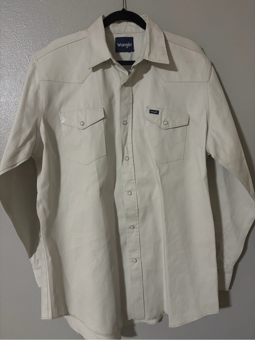 Wrangler Men’s Cream Button-Down Western Shirt